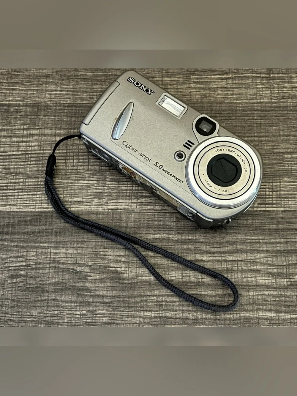 Sony Cyber-shot DSC-P92 5.0 Megapixel Digital Camera